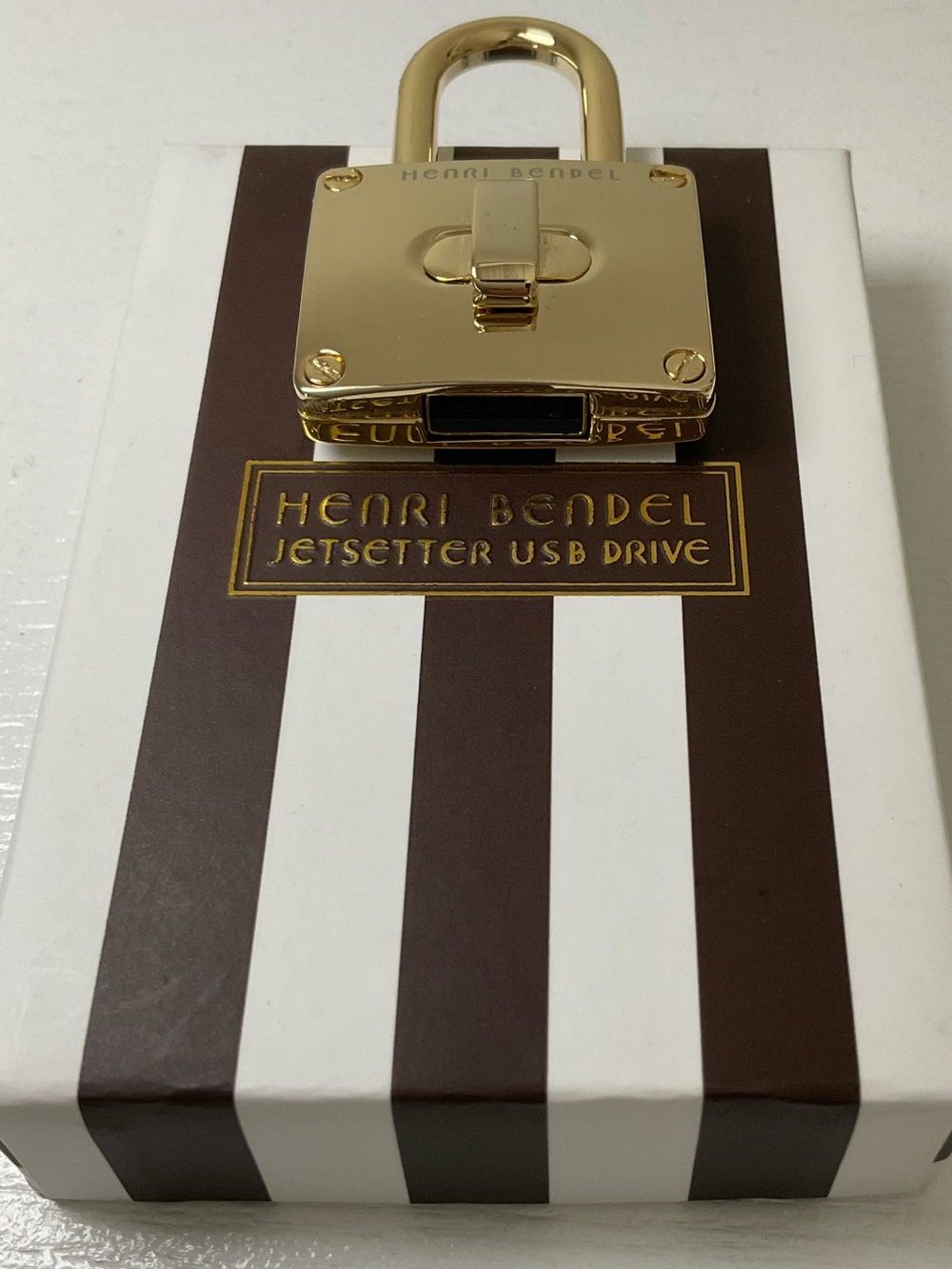 Henri Bendel Rare Collectible Gold Jetsetter Padlock USB Drive - Picture 5 of 8